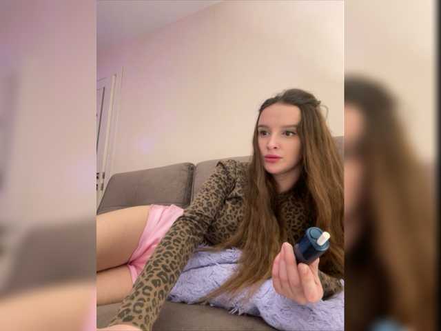 Foton Kriss-me hello, my name Kristina . I only go to full private. send 50 tkn before private(squirt, dildo only in private). @remain befor show naked!
