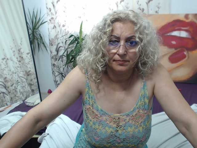 Foton ladydy4u I am waiting for the hard dick to have fun,,,30 tit 50 ass 500 naked 1000 squrt , 80 blow , 40 c2c