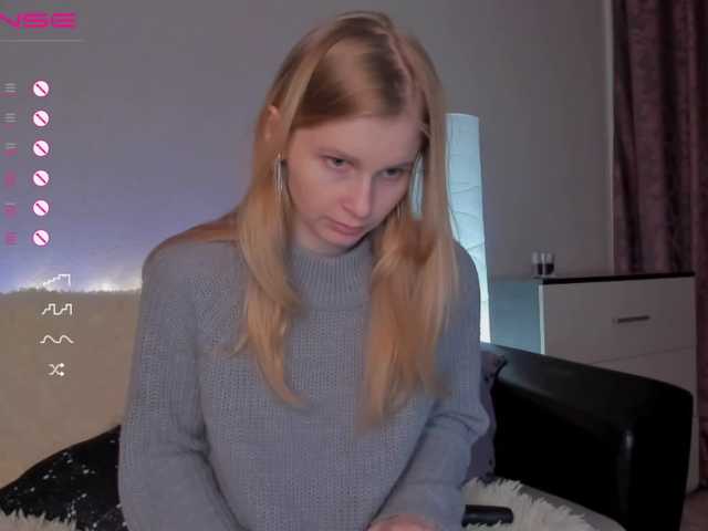 Foton Lesya_ Hi, I'm Olesya. Lovens from 2 tokens. Show: 50 ass slaps 1000 to collect 307 collected 693 left to collect. Countdown to the end of the hour