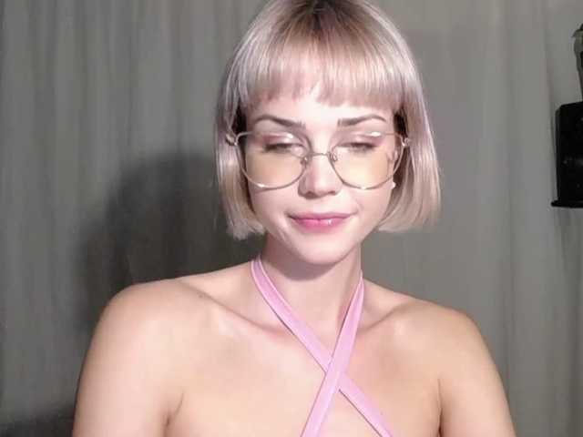 Foton lexieSpicy Sweet and yet dang naughty ;) #innocentface #sweet #petite #glasses #fetish #natural #shorthair #domina #teaser #cfmn #joi #cei #cbt #sph #cucktraining
