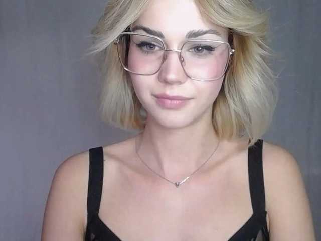 Foton lexieSpicy Sweet and yet dang naughty ;) #innocentface #sweet #petite #glasses #fetish #natural #shorthair #domina #teaser #cfmn #joi #cei #cbt #sph #cucktraining