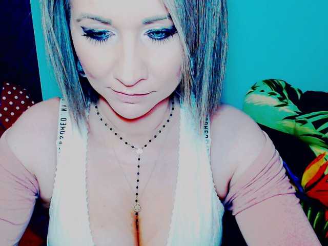 Foton Lilly666 hey guys, ready for fun? i view cams for 80 tok, to get preview of my body 90, LOVENSE LUSH Low 15, med 30, high 60, talking for hours because u bored and wish to know me 600. mic on, toys on.... and other things also! :)