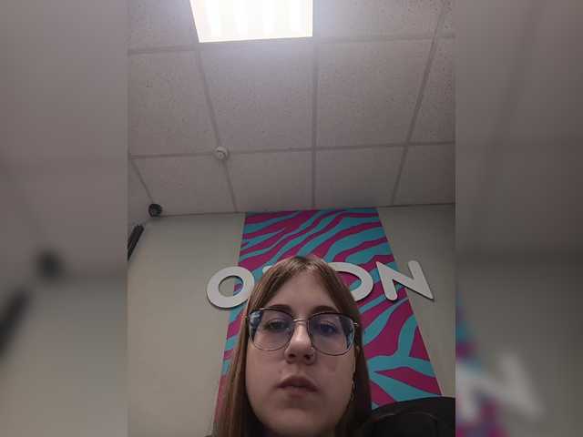 Welcome to my chat room! Feel free to say hi đ