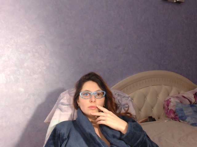 Foton LisaSweet23 hi boys welcome to my room to chat and for hot body to see naked in private))