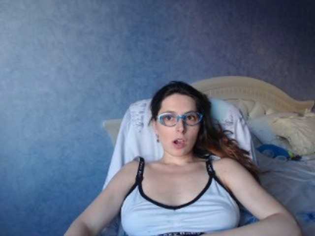 Foton LisaSweet23 hi boys welcome to my room to chat and for hot body to see naked in private))