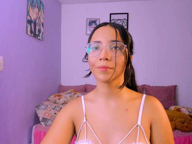Foton LucyWill ❤ I m Lucy, shy and charming, a lover of good music, koalas and self-confident men. welcome to my room xoxo ❤ Je suis ici pour rencontrer des gens, me faire des amis et profiter.