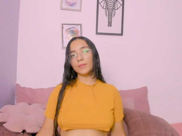 Foton LucyWill ❤ I m Lucy, shy and charming, a lover of good music, koalas and self-confident men. welcome to my room xoxo ❤ Je suis ici pour rencontrer des gens, me faire des amis et profiter.
