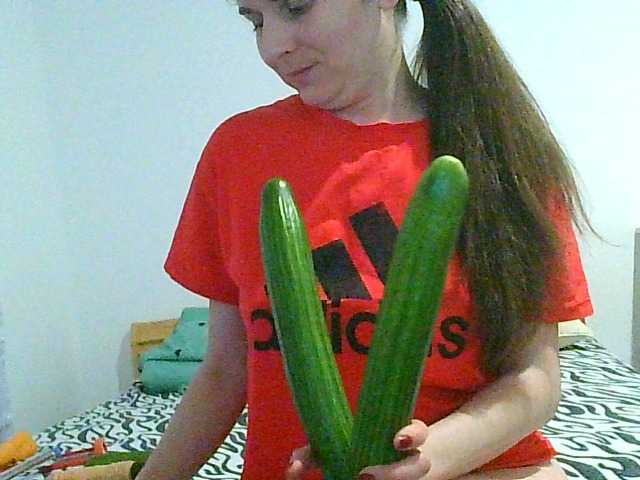 Foton MagalitaAx go pvt ! i not like free chat!!! all for u in show!! cucumbers will play too