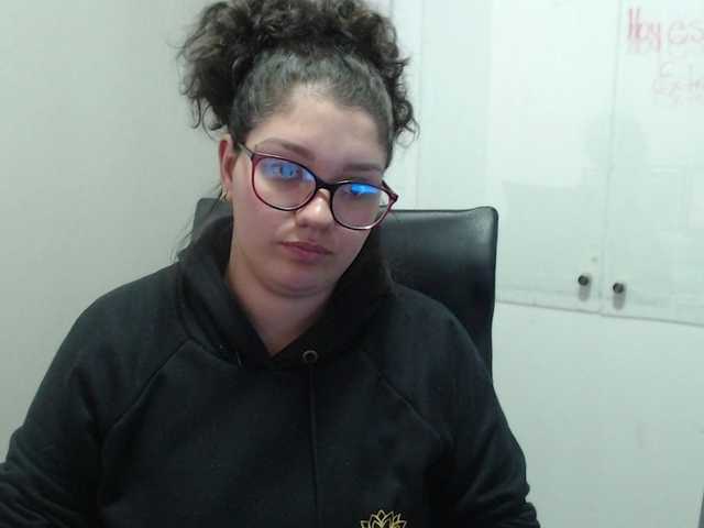Foton Angijackson_ Im in my officeMake me feel like a queen and you will be my kingFav vibs 44, 88 and 111