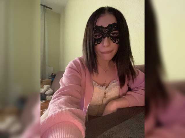 Foton TwE_cherries topic: Hello there) For tokens in private messages, I can only say thank you, tokens only in the general chat) Lovens lvl: 2, 10, 30, 60, 100, 200, 300, 555 ) I do not remove the mask even in private, only beautiful eyes)