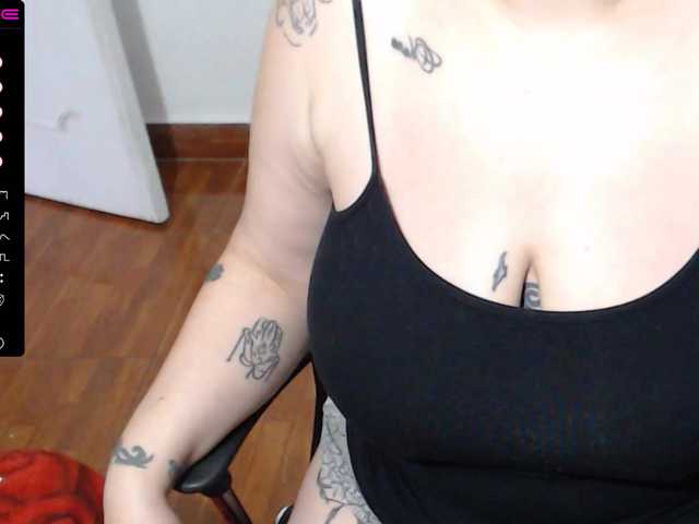 Foton Mary-wet ♥ hi guys welcome.. we play ♥flash pussy 70 tks♥ flash open ass 90tks ♥ ask me for more ♥ #bigtits #milf #latina #colombia #squirt