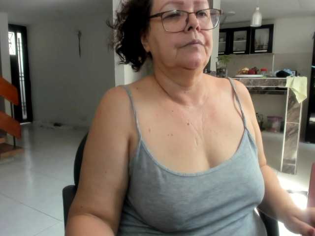 Foton maturekarime Mature woman hairy and bbw,: tits 30, pussy 35, ass 25, all naked 100, masturbate and cum 120