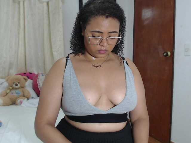Foton MichelDemon hey guysss come and enjoy a while with me VIBE TOY ON make my pussy wet #latina #squirt #bigboobs