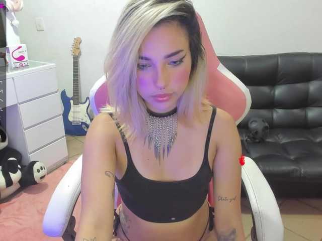 Foton MichelleLarso Hi! Welcome to Michellelarsson_'s room. Can you help me relax? :р ♥ Butt plug and vibro sh➊w! ♥ Lush on! ♥ Multi-Goal : #cum #smalltits #squirt #lovense #anal #cum