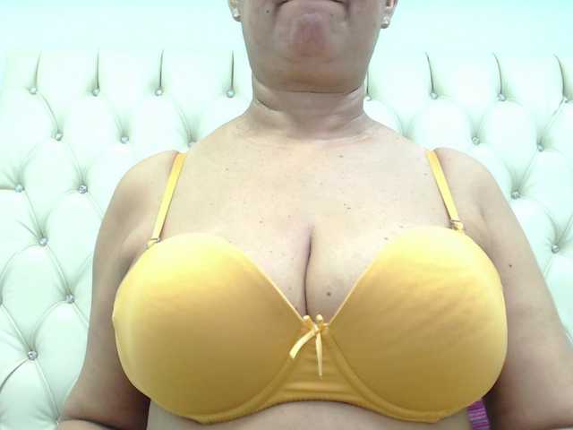 Foton MilfPleasure1 50 tits .. 100 open pussy im flexible .. 65 anal ... 200 naked and play with toy