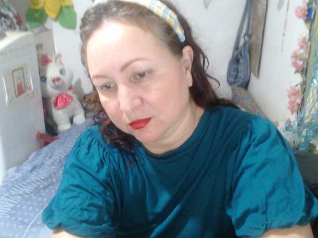 Foton MommyQueen For today 200 tokens oil in my breasts .............. let's have fun my loves ...
