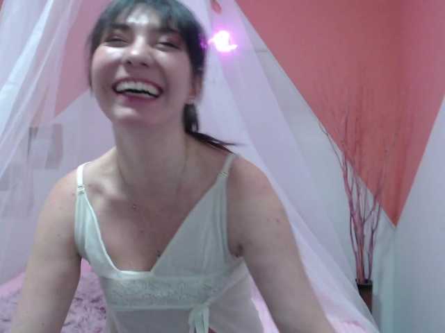 Foton Natasha-Quinn Welcome to my room! I am new here and I would like you to accompany me and we have fun together, I hope! #New #Latina # Sexy♥