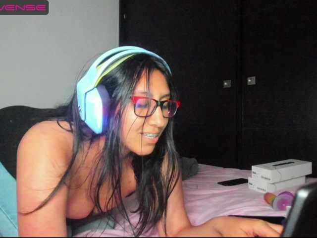 Foton Nerdgirl Hi, I'm Alejandra, im 23 years old from Colombia, I'm working here to pay me collegue studies if u can sport me and have a fun time with me would be amazing