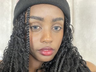 Erotisk videochatt NymzieLoren