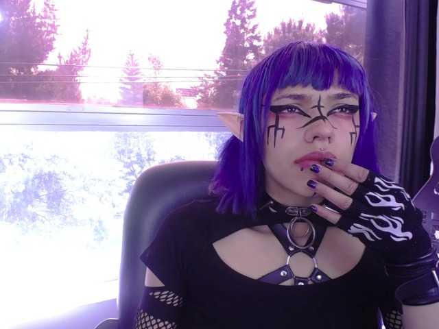 Foton PhychomagcArt Welcom me room!! come and play with this goth girl, but very slutty, do you want to come and taste her squirt and cum?