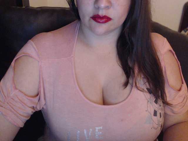 Foton MiladyEmma hello guys I'm new and I want to have fun He shoots 20 chips and you will have a surprise #bbw #mature #bigtits #cum #squirt
