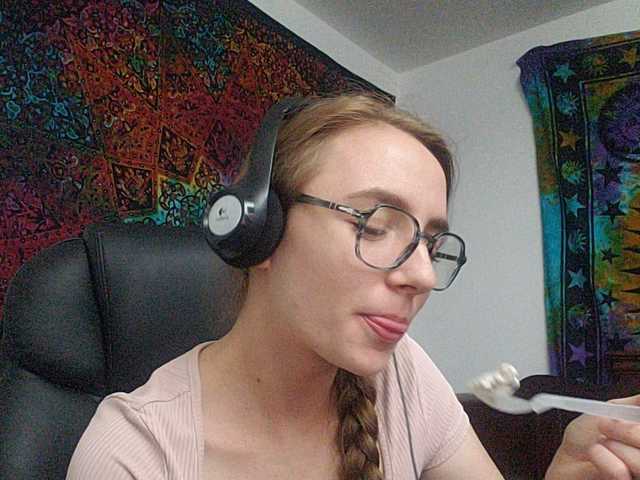 Foton RachelXXX Chillin and watching some podcasts... say hi and fall in love (and follow me)