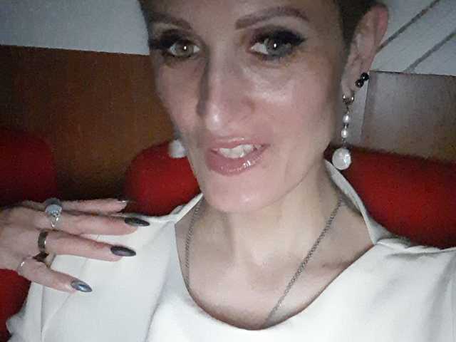 Foto av profilen N-I-M-F-O-M-A-N-K-A