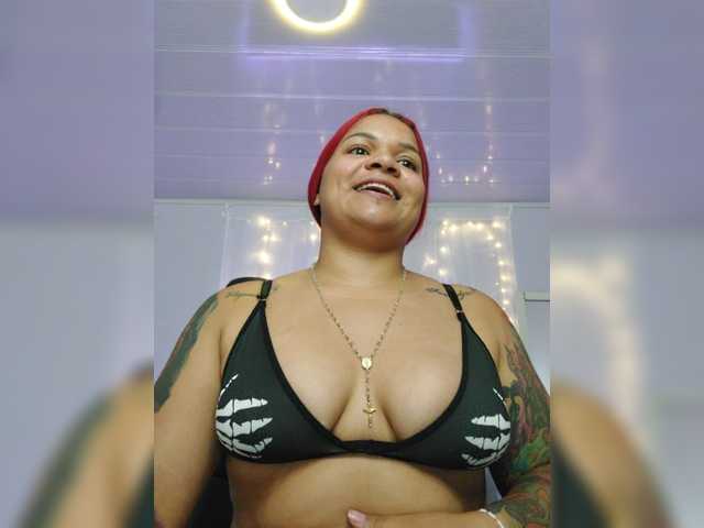 Foton SaamyRed HEY GUYS MY WET PUSSY LOVES VIBRATIONS, MAKE ME MOAN AND SCREAM WITH PLEASURE, I'M READY FOR YOU #curvy #bigass #squirt #cum #anal