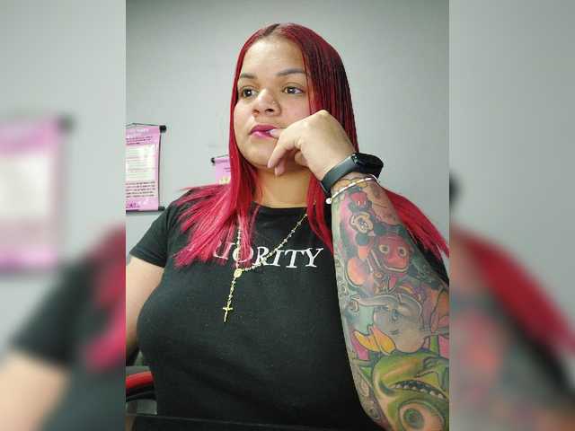 Foton SaamyRed Hello guys, today I am in my work office, we are going to have a good time but without making a lot of noise, my love Lush is on, send me vibrations and make me moan of pleasure #curvy #bigass #squirt #cum #anal