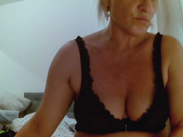 Foton Sandyforyou i am horny bitch . I love cocks. Wanna show my wet pussy??