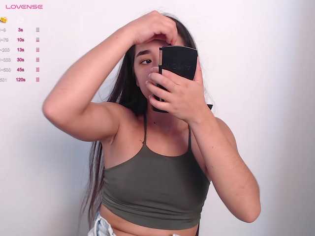 Foton sarahlaurenth Thanks for being in my room affection#latina#smalltits#muscle#feet#18