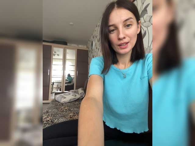 Foton SoFieRooSe_ Hello everyone!! My name is Sofia))Put love, subscribe, I will be very pleased))I will be very grateful even for 1 token))naked only in a group or private, in free I can only show something)))I'm going to the dream, help!!!))
