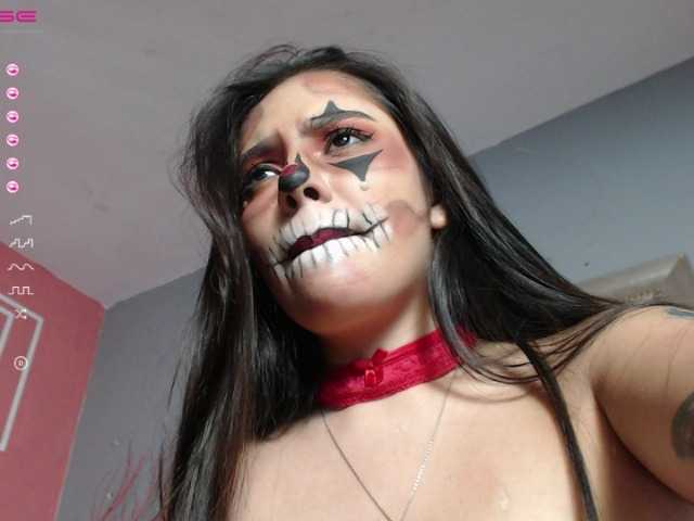 Foton sophiefox HI guys welcome to my world , im new model in here complette my first goal and enjoy with me #colombiana #latina #18 #brunette #longhair #curvy #sexy #lovense