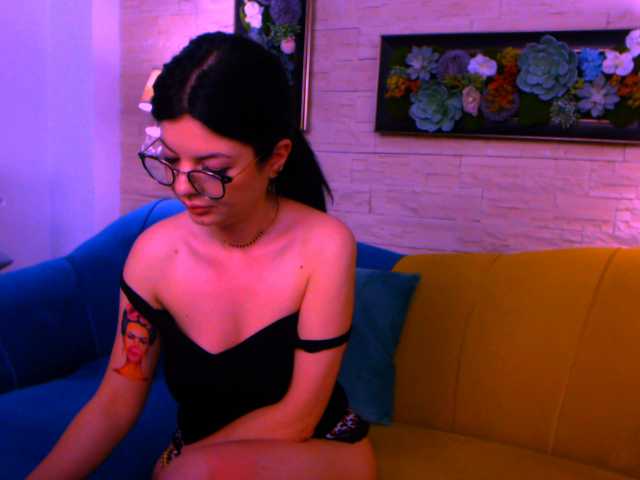 Foton SSofia This Queen needs a King who can spoil her! Explore my Kingdom ! Accepting privates!