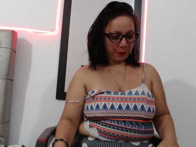 Foton Stefanycrazy lush,dommi2 tits(50) pussy(60) ass(70) :naked(100) :squirt(200) ) anal (250) :cum (pvt)