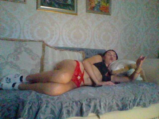 Foton Suflemilkypie hi boys i veery like u thanks for follow me =**** TODAY I SIT here UNTIL 18: 00. I recommend playing chatbots,I love them very much. Spank me on the ass 70 tokens, air kiss 70 tokens, put me crustacean 70 tokens, I will answer in BOS 70 tokens