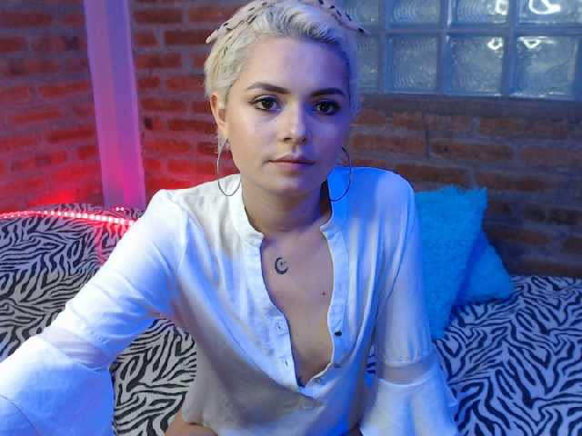 Foton susanlane1 today I want rough sex, and get all wet #girl #young #blondgirl #tattoogirl golden show 800 tokens 2000l 1743 257