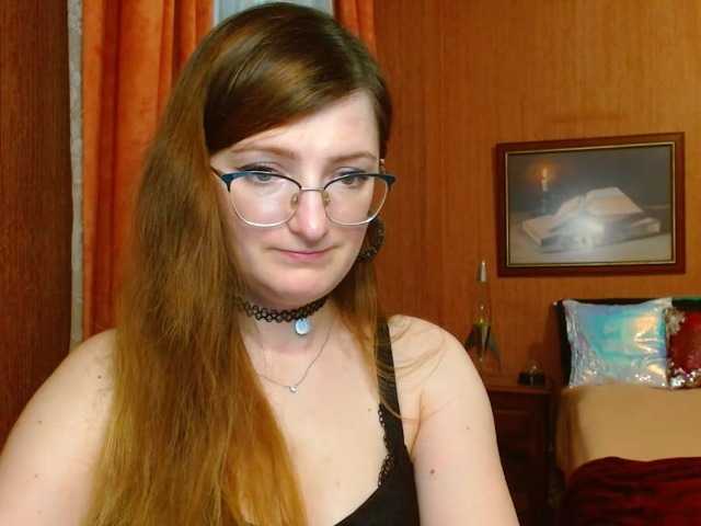 Foton tastyAriel Sweet and yet dang naughty ;) #innocentface #sweet #petite #glasses #fetish #natural #domina #teaser #cfmn #joi #cei #cbt #sph