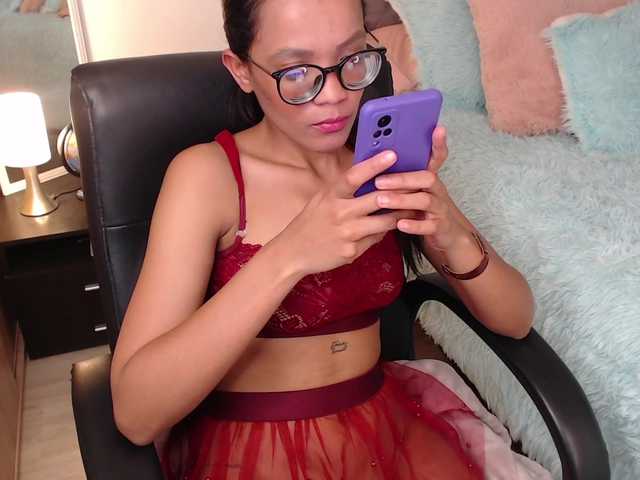 Foton teamdaniella HELLO GUYS IM SOO HORNY ,.. HELP ME