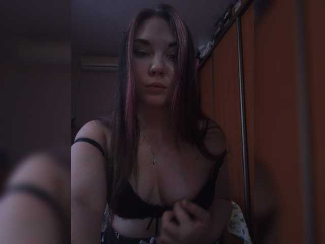 Foton Victoria-Kiss The best compliment is 25 tokens Hundreds me completely 100 tokens Turn the booty 30 Release the chest 50 Kiss 25