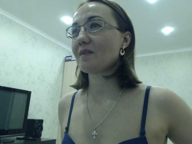 Foton viktoriyax I watch your camera for 21 tokens, listen to music for 10 tokens, and also go to ***ping, groups and private. Tips are welcome. Also put the Love of visitors!