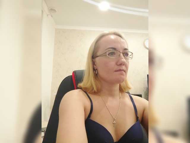 Foton viktoriyax I watch your camera for 21 tokens, listen to music for 10 tokens, and also go to ***ping, groups and private. Tips are welcome. Also put the Love of visitors!