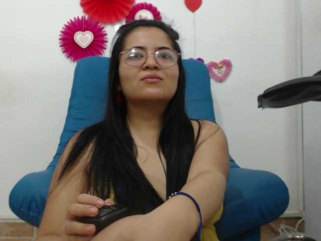 Foton Violetaloving hello lovers im violeta fun girl with big ass make me wet and show naked --LUSH ON --MAKE ME MOAN buy controle me toy and make me cum*i love roleplay and play oil* i do anal squrit and play pussy*I HAVE BIG CURVES AND CUTEFEET