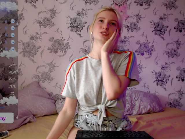 Foton whiteprincess 1 token = 1 splash on my white T-shirt (find out what's under it dear) #teen #new #young #chat #blueeyes