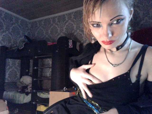Foton WildMissNiks Hello my adorable. I am ready to burn passionately in a private show. Waiting for you and invite you.