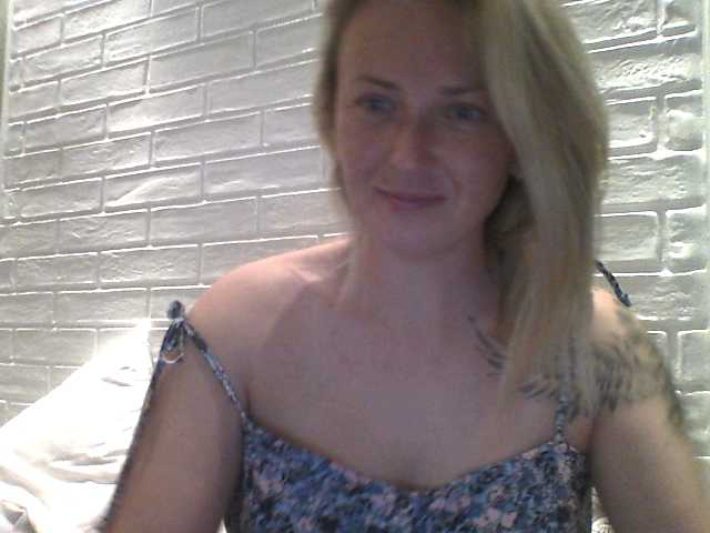 Foton XswetaX I look at your cam for 30 tokens. chest-40 tokens