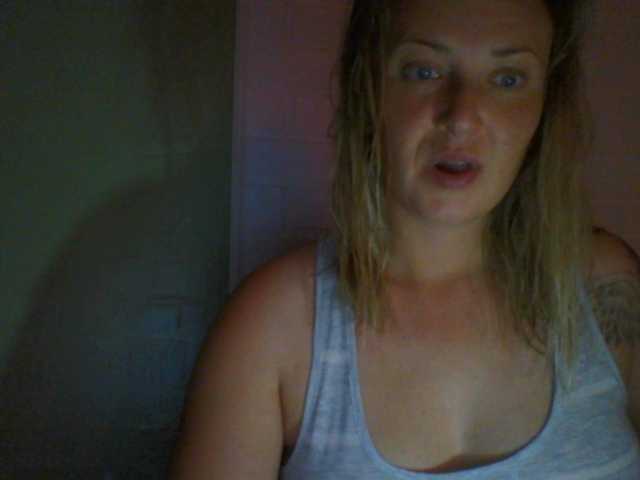 Foton XswetaX I look at your cam for 30 tokens. chest-40 tokens