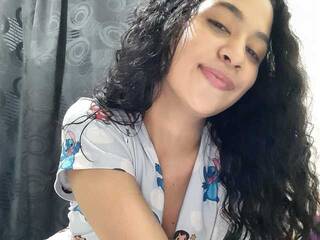 Erotisk videochatt YessiAlbani